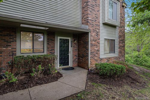 7-22221 Indian Creek Dr, Farmington Hills, MI, 48335-5546 | Card Image