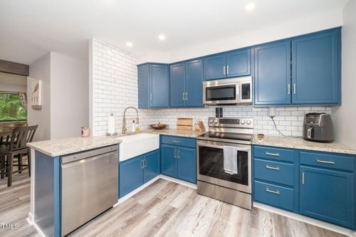 5961 Dixon Dr, Raleigh, NC, 27609-3601 | Card Image