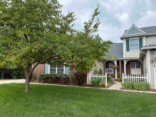 607 Shoreline Dr, Fenton, MI, 48430-2197 | Card Image