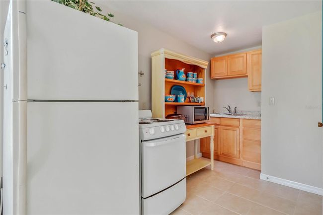Fully furnished and guest ready | Image 30