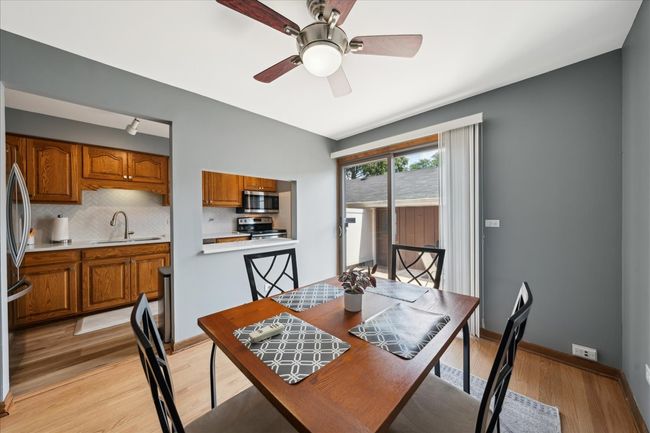 317 Hale St, Townhouse with 2 bedrooms, 2 bathrooms and 2 parking in Wheaton IL | Image 6