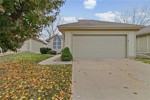 16521 E 53rd Terrace Ct S, Independence, MO, 64055-6333 | Card Image