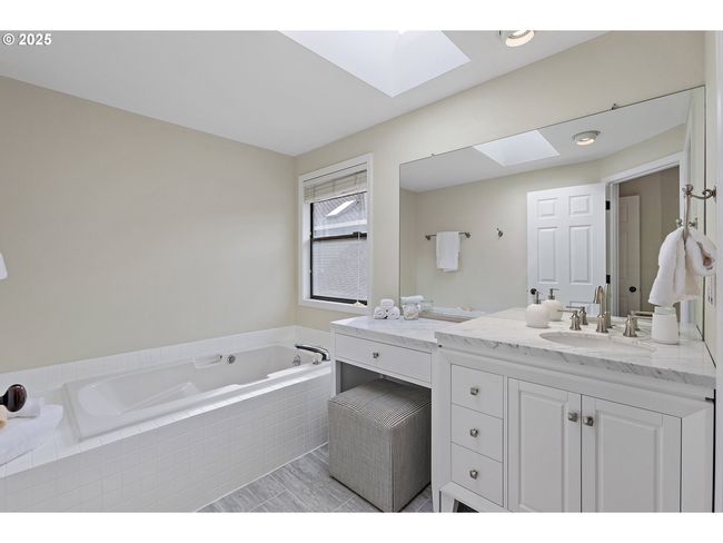 13449 Vermeer Dr, House other with 3 bedrooms, 3 bathrooms and 2 parking in Lake Oswego OR | Image 22