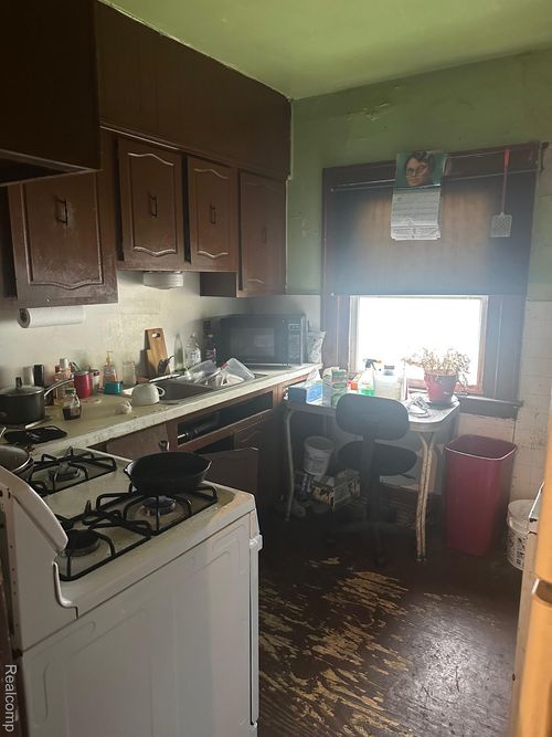 8245 Carbondale St, Detroit, MI, 48204-3503 | Card Image