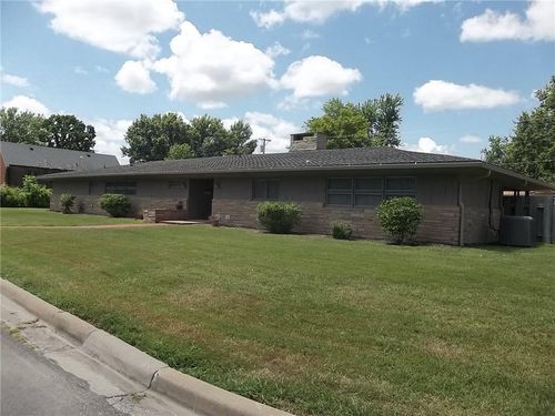 201 S Larson Ave, Chanute, KS, 66720-2060 | Card Image