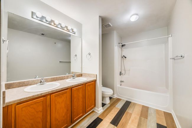 Masterbathroom | Image 10