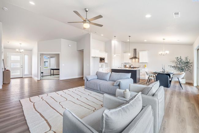 10705 Danube Dr, Home with 4 bedrooms, 2 bathrooms and null parking in Pasco WA | Image 7
