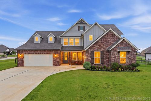 117 W 168th St S, Glenpool, OK, 74033-5284 | Card Image