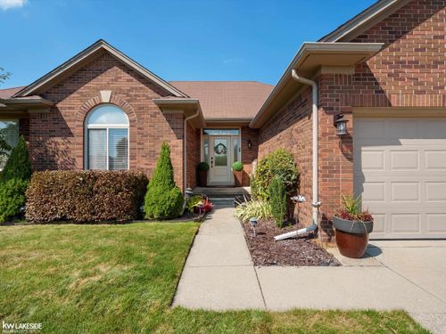 53279 Joann Marie Dr, Chesterfield, MI, 48047-2748 | Card Image