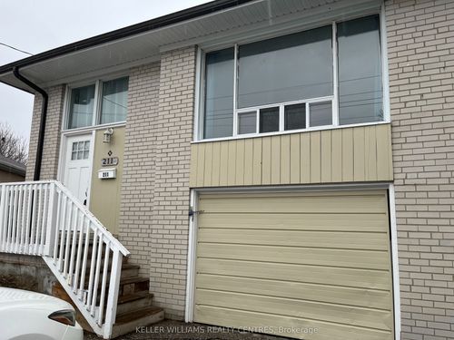 upper-211 Silverbirch Dr, Newmarket, ON, L3Y2Z6 | Card Image
