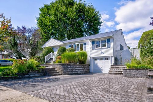 17 Hill Rd, Farmingdale, NY, 11735-1804 | Card Image