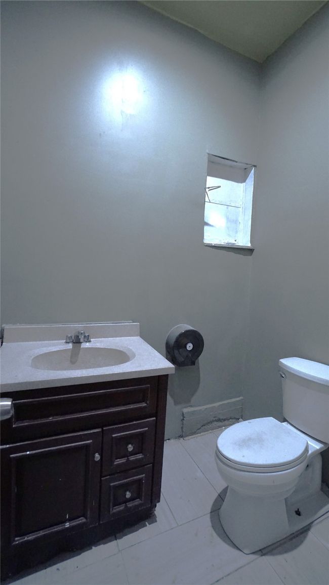 400 E Main St, Home with 0 bedrooms, 0 bathrooms and null parking in Honey Grove TX | Image 10