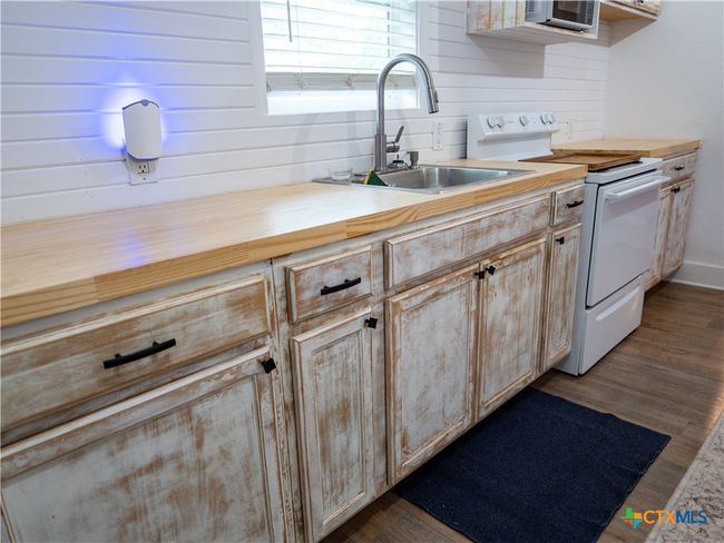 1006 W North St, House other with 2 bedrooms, 1 bathrooms and null parking in Victoria TX | Image 14