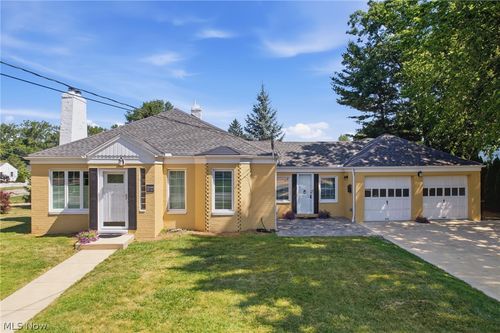 25498 Wolf Road, Bay Village, OH, 44140 | Card Image