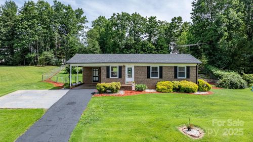 1040 Stagecoach Trl, Lenoir, NC, 28645-9353 | Card Image