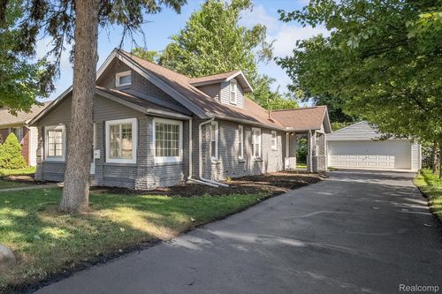 30808 Sheridan St, Garden City, MI, 48135-1319 | Card Image