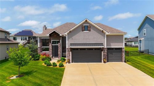 330 Ambersham Dr, Lee's Summit, MO, 64081 | Card Image
