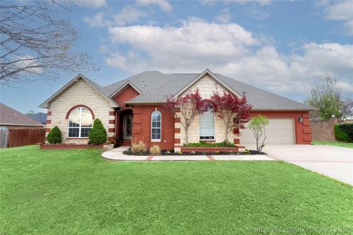 2108 Country Spgs, McAlester, OK, 74501-7166 | Card Image