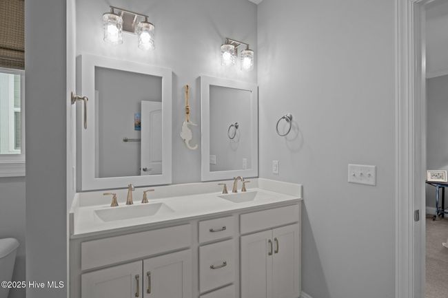 Primary Vanity | Image 18