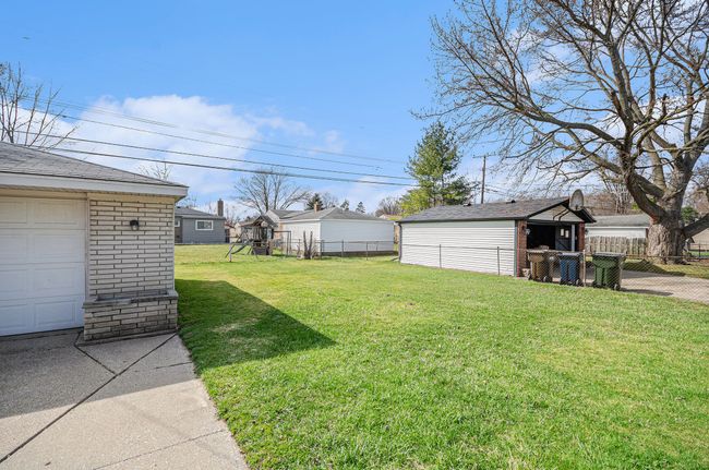 37653 Badger Dr, House other with 3 bedrooms, 2 bathrooms and null parking in Sterling Heights MI | Image 22