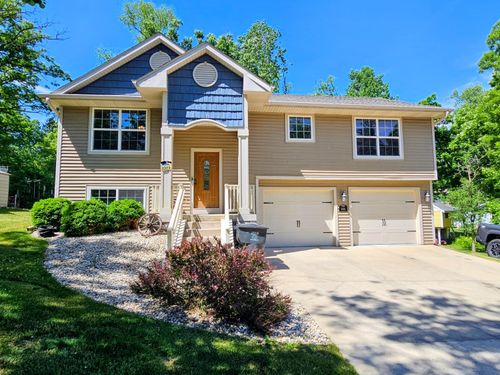 W3828 Cypress Dr, GENEVA, WI, 53147 | Card Image