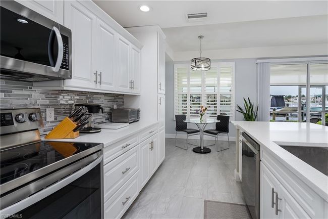 APT-2603 - 380 Stella Maris Dr, Condo with 2 bedrooms, 2 bathrooms and 1 parking in NAPLES FL | Image 17