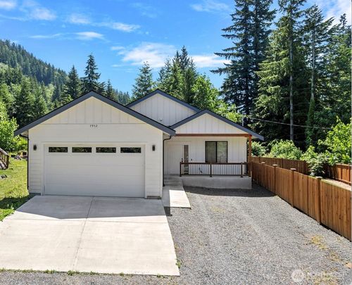 7952 Apache Dr, Maple Falls, WA, 98266-7806 | Card Image