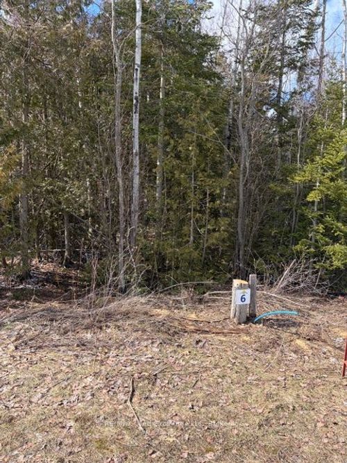 11 Lakeside Woods Crescent, Saugeen Shores, ON, N0H2C0 | Card Image