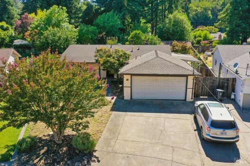 40 Queens Ct, Napa, CA, 94558-4458 | Card Image