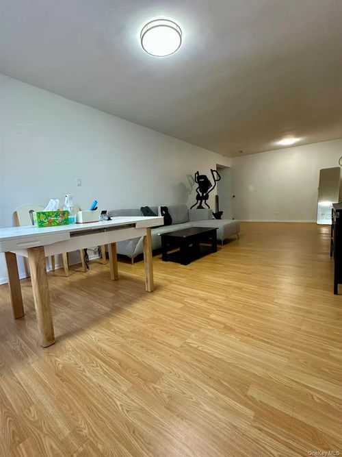 apt-3l-42 Bowne St, Flushing, NY, 11355-2870 | Card Image