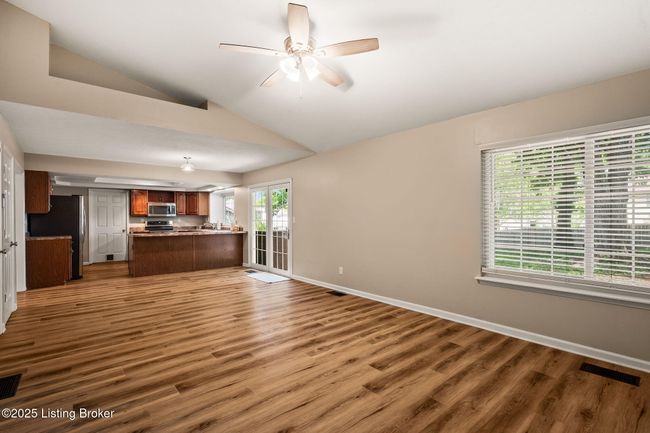 10707 Hickory Cove Ct, House other with 3 bedrooms, 4 bathrooms and null parking in Louisville KY | Image 9