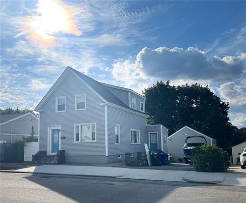 81 Burgess Ave, East Providence, RI, 02914-5201 | Card Image