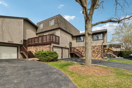 29W388 White Oak Dr, Warrenville, IL, 60555-2682 | Card Image