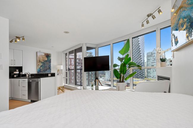 View of sunroom / solarium | Image 21
