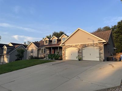 2219 Surrey Lane, House other with 4 bedrooms, 3 bathrooms and null parking in BARABOO WI | Image 2