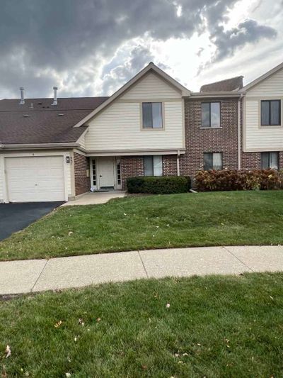 4 - 883 E Carriage Lane, Condo with 2 bedrooms, 1 bathrooms and 1 parking in Palatine IL | Image 2