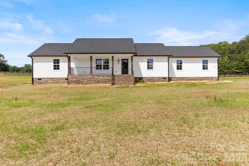 725 Alf Hoover Rd, Lincolnton, NC, 28092-9591 | Card Image