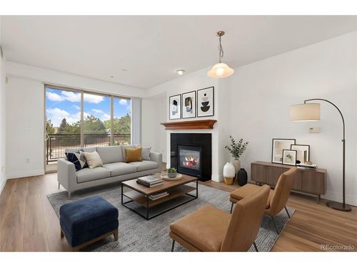 b211-9059 E Panorama Cir, Englewood, CO, 80112-3565 | Card Image