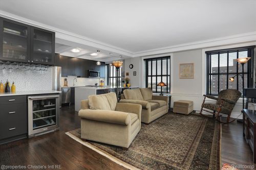 apt-822-15 E Kirby St, Detroit, MI, 48202-4091 | Card Image