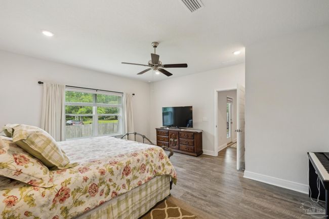 8018 Burnside Loop, House other with 4 bedrooms, 2 bathrooms and 2 parking in Pensacola FL | Image 16