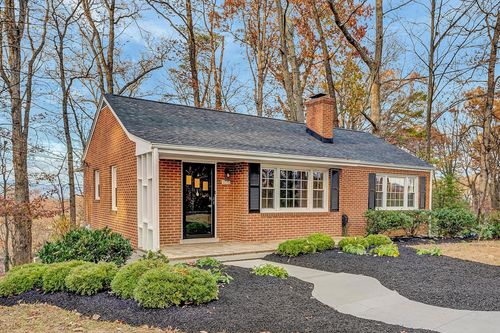 2715 Creston Ave Sw, Roanoke, VA, 24015-4315 | Card Image