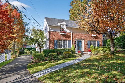 7 Shore Rd, Manhasset, NY, 11030-1321 | Card Image
