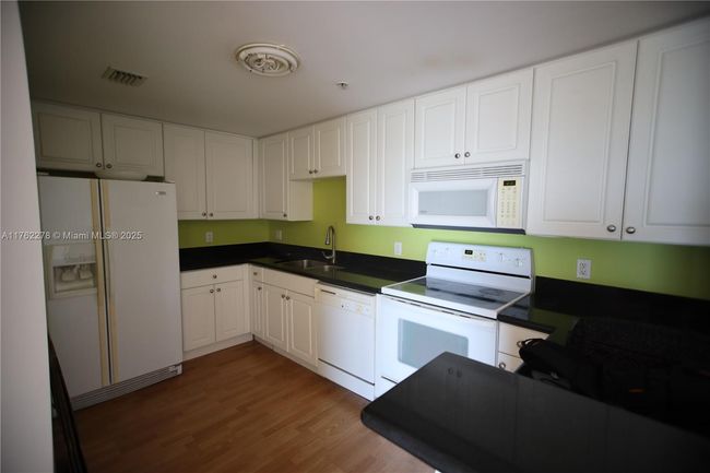 APT-506 - 1627 Sw 37 Th Ave, Condo with 2 bedrooms, 2 bathrooms and null parking in Miami FL | Image 4