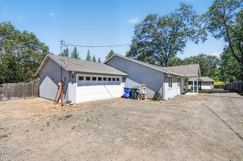 82 Maple St, Shady Cove, OR, 97539-9843 | Card Image