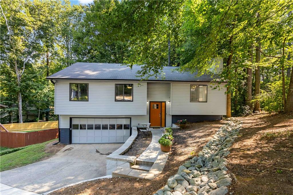 Hembree Forest Cir, Roswell, GA 30076
