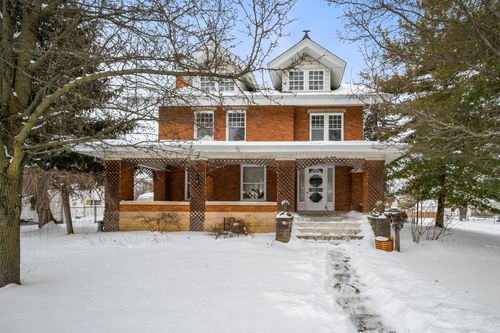 230 W Columbus St, Mount Sterling, OH, 43143-1242 | Card Image