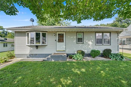 321 Rose Ave Sw, Swisher, IA, 52338-9452 | Card Image
