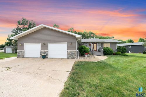500 W Lincoln Ave, Viborg, SD, 57070-2075 | Card Image