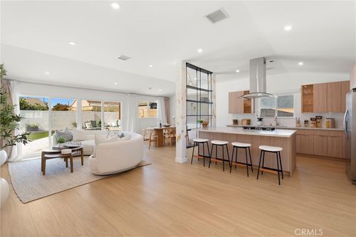 8591 Greenleaf Ave, Buena Park, CA, 90620-2213 | Card Image