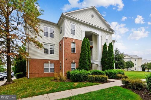 302-22611 Blue Elder Ter, BRAMBLETON, VA, 20148-4819 | Card Image